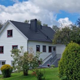 Nyrenoverad lägenhet centralt, nära till kust och natur – hotel w mieście Munkedal