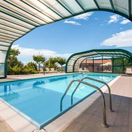 Inviting Farmhouse in Appenines with covered swimming pool, hotell sihtkohas Apecchio