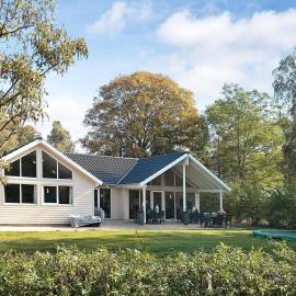 5 star holiday home in Dronningmølle, хотел в Гилелай