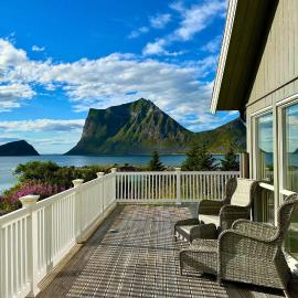Majestic Horizons Lofoten, hotel u gradu Leknes