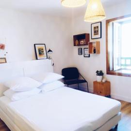 maison garroenea: Sare şehrinde bir otel