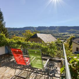 Vic-sur-Cère Family Nest, hotel in Vic-sur-Cère