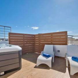 Tower Road Apartments & Penthouse with Heated Jacuzzi