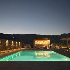 Ammos Andros Accommodation, готель у місті Khónai
