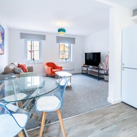 Two-bed Ground Floor Flat in Caerphilly Town Centre – hotel w mieście Caerphilly