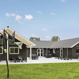 5 star holiday home in Frederiksværk, hotell i Frederiksværk