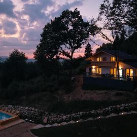 Cabana Sub Stejari 2, hotel a Rîşnov