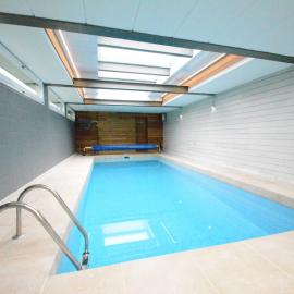 Luxury Pool Villa in Goesnes, hotel en Goesnes