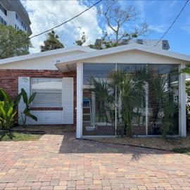 Beachfront Bliss for 4 with Sunroom & Pool Access on Siesta Key - Aloha Kai #34