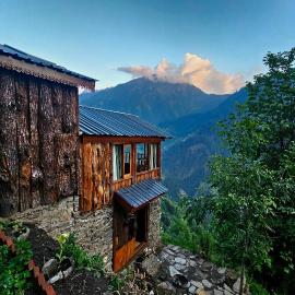 Parvatis Lap Villa & Hostel