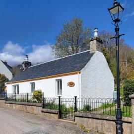 Ghillies Cottage, Loch Ness