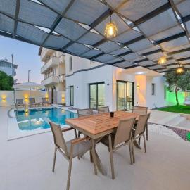 The B HOUSE