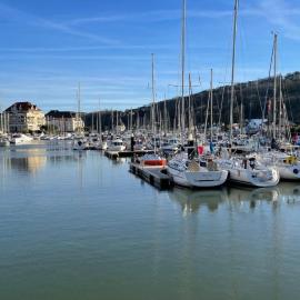 Petite maison plage et port de plaisance à pied