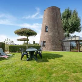 Charming Oombergen Mill Retreat
