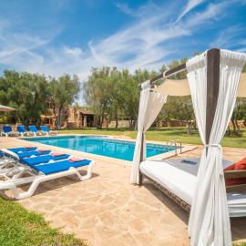 E433 Villa Son Fumat by Mallorca Villa Selection, hotel u gradu Llombarts