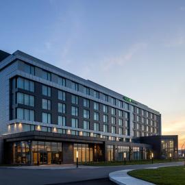 Holiday Inn Express Montreal Airport - St-Laurent by IHG, hótel í Montréal