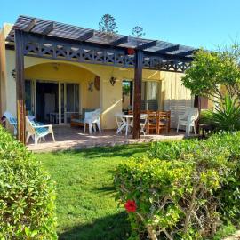 Chalet with garden -sea view cleopatra village - kilo 86 - north coast, hotel in El Alamein
