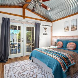 Hollmig Cabin - Private Hot Tub, hotel in Fredericksburg