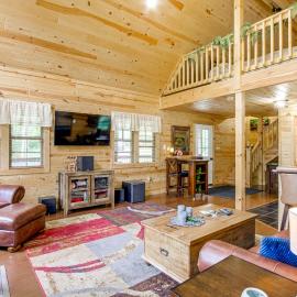 Idyllic Cabin in the Heart of Hocking Hills, hotel v destinaci Rockbridge