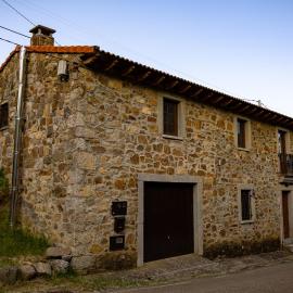 Casa Rural Sensaciones 3 dormitorios con jardin, hotelli kohteessa Carrocera