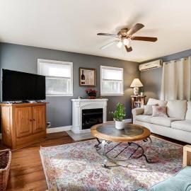 Dream Catcher’s Bungalow, hotel in Charlotte