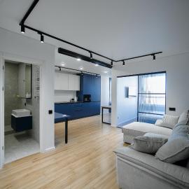 Blue Wine Apartments, projector, karaoke, PS5, smart lock