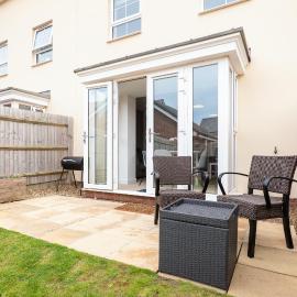 4 Bedroom House - Bedfordshire - Driveway Parking, hotel a Marston Moretaine