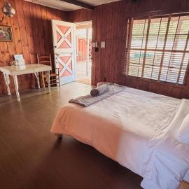 조슈아 트리에 위치한 호텔 Room 3 - Downtown Joshua Tree Motel - Pet Friendly - Walk to Shops & Visitor Center, Minutes to Park Entrance