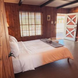 Room 4 - Downtown Joshua Tree Motel - Pet Friendly - Walk to Shops & Visitor Center, Minutes to Park Entrance