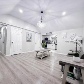 Modern Marble Montague, NJ Milford, PA Area Home、Montagueのホテル