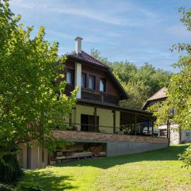 Cozy Home In Petrinja With House A Panoramic View, hotel Petrinjában