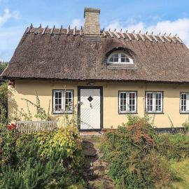 4 star holiday home in Humlebæk, hotel i Humlebæk