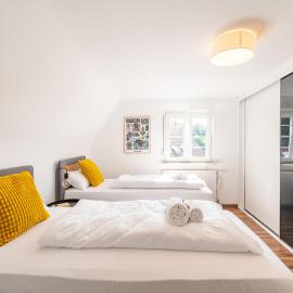 SCHUSTERjunge Homes I Zentrale Ferienwohnung I neu & modern I 2 Zimmer bis 4 Personen