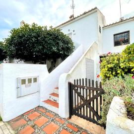 Apartment in Roquetas by Beach & Pool, hotel in Roquetas de Mar