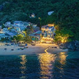The Coral Homestay & Pub, hotel in Tân Hiệp