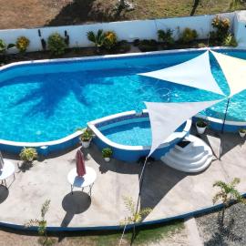 Bermuda Beach Aquatica โรงแรมในDaanbantayan