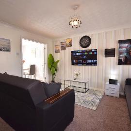 Highwoods Haven Luxury Stay with Garden and Parking