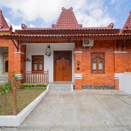 Bale Ayem Prambanan Homestay Jogja, hotel v mestu Bugisan