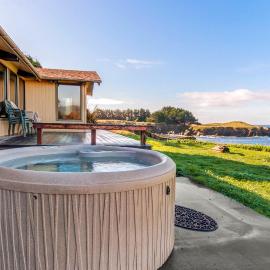 Tideaway Private Hot Tub and Expansive Ocean View, hotel in Fort Bragg