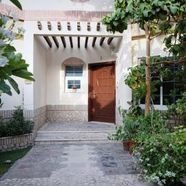 Emirati Stay Comfort & Local Charm Villas - 3