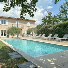 Modern Provençal Villa At The Forest's Edge – hotel w mieście Le Tignet