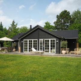 Family House With Shelter At Udsholt Beach, hotel sa Græsted