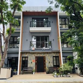 Townhouse Oak Kegama Residences, hotel in Cavite
