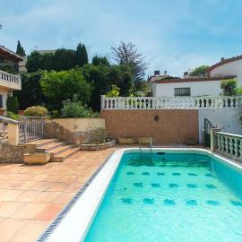 WELCS APARTAMENTO 282 EMP en villa con piscina compartida, hotel a Roses