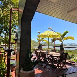 LE CHARME DU LOTUS, Villa F5 vue sur mer, hotel in Îlot Numba