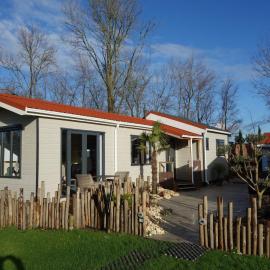 Chalet in Goedereede near North Sea Beach