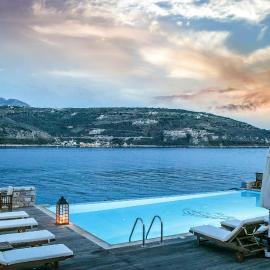 Εn Plo Luxury Suites: Karavostasion şehrinde bir otel