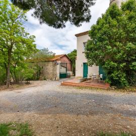 Mèze में, होटल Apartment with pool amid vineyards and near the beach