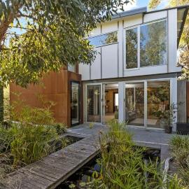 Bayview Escape - linen included, pet friendly!, Hotel in Inverloch