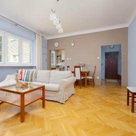 Atmospheric and Spacious Apartment in Warsaw for 3 People by Noclegi Renters, hotel in Warsaw